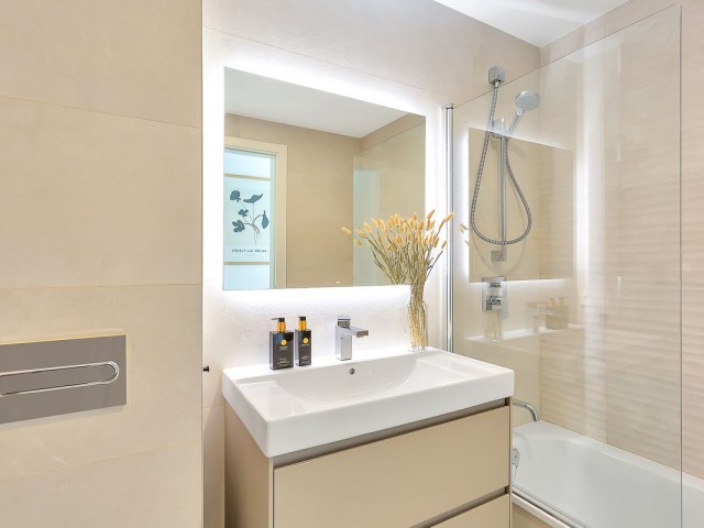 2 Bedrooms Apartment in Elviria