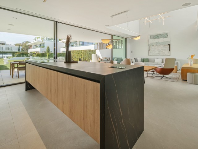 3 Bedrooms Villa in The Golden Mile