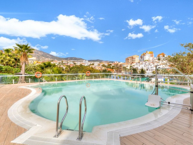 Apartamento con 3 Dormitorios  en Benalmadena Costa