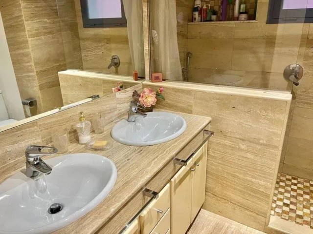 5 Bedrooms Townhouse in Nueva Andalucía