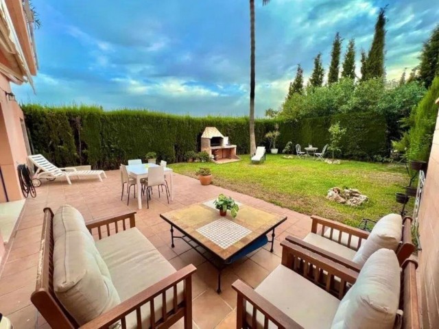 5 Slaapkamer Rijtjeshuis in Nueva Andalucía