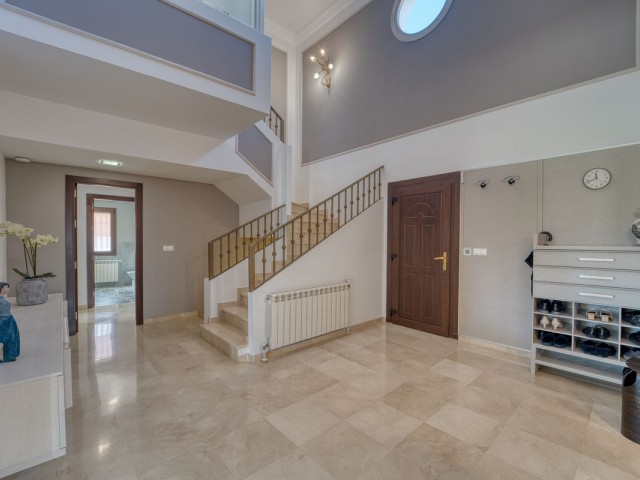 5 Makuuhuoneen Huvila Guadalmina Alta