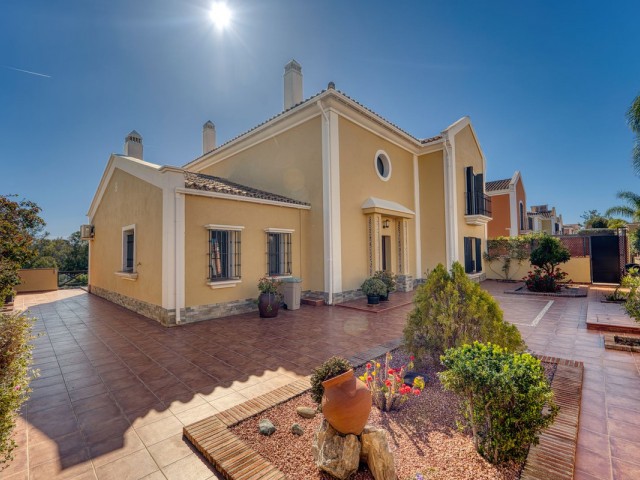 5 Makuuhuoneen Huvila Guadalmina Alta