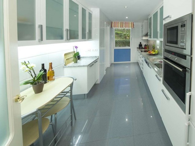 2 Bedrooms Apartment in Nueva Andalucía