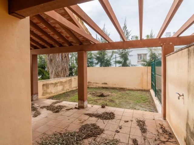 Maison mitoyenne avec 4 Chambres  à Calahonda