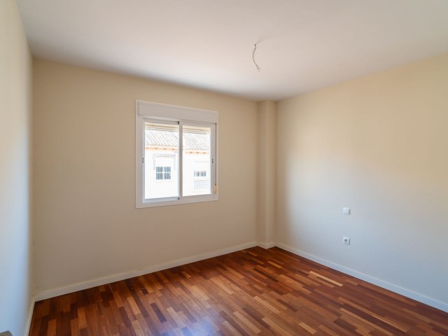 Maison mitoyenne avec 4 Chambres  à Calahonda