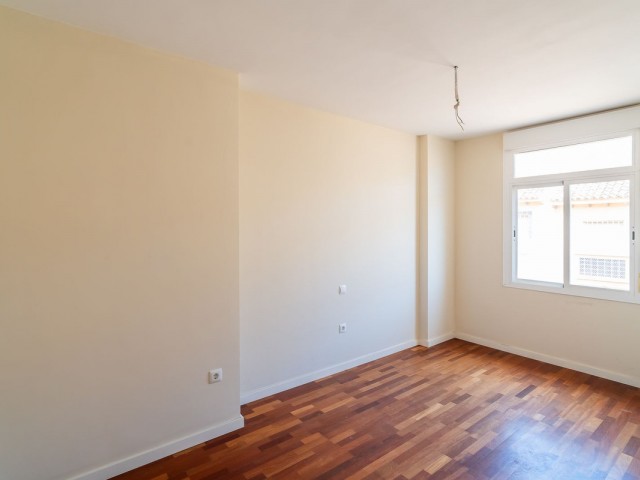 Maison mitoyenne avec 4 Chambres  à Calahonda