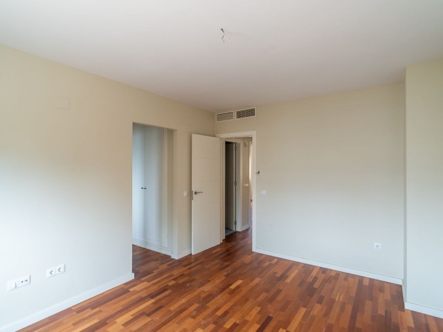 Maison mitoyenne avec 4 Chambres  à Calahonda