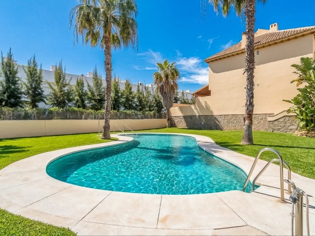 4 Makuuhuoneen Rivitalo Calahonda