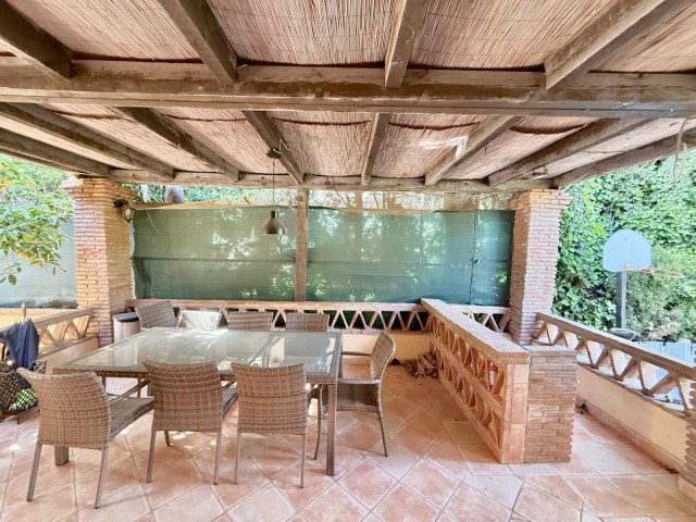 Villa con 4 Dormitorios  en Sierrezuela