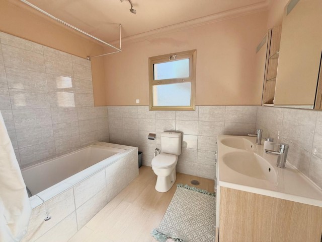 Villa con 4 Dormitorios  en Sierrezuela