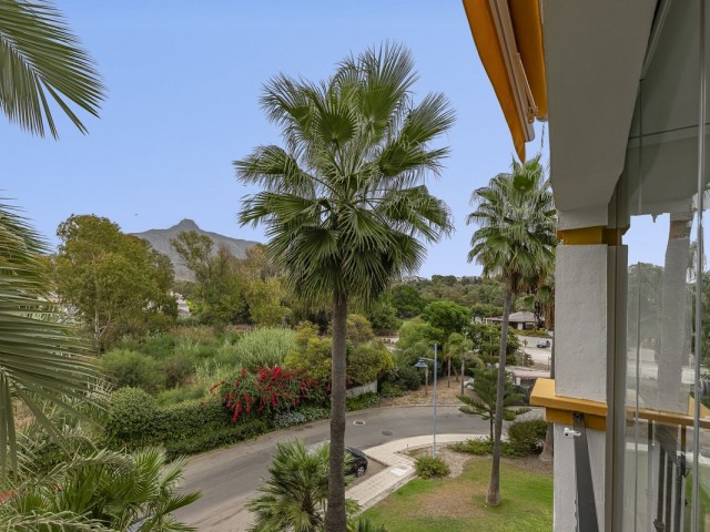 2 Bedrooms Apartment in Nueva Andalucía