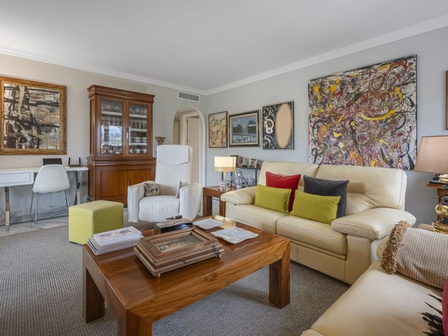 2 Bedrooms Apartment in Nueva Andalucía