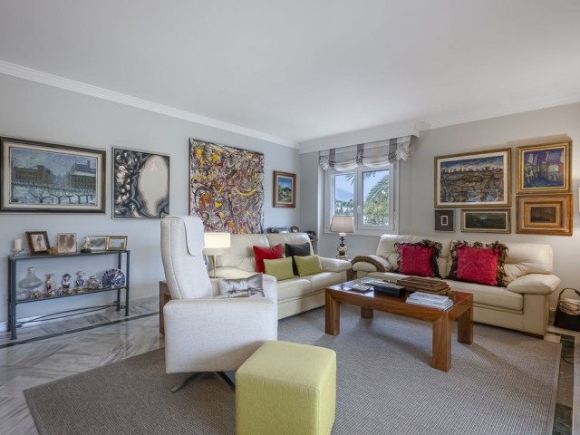 2 Bedrooms Apartment in Nueva Andalucía