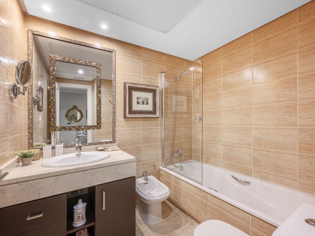 2 Bedrooms Apartment in Nueva Andalucía