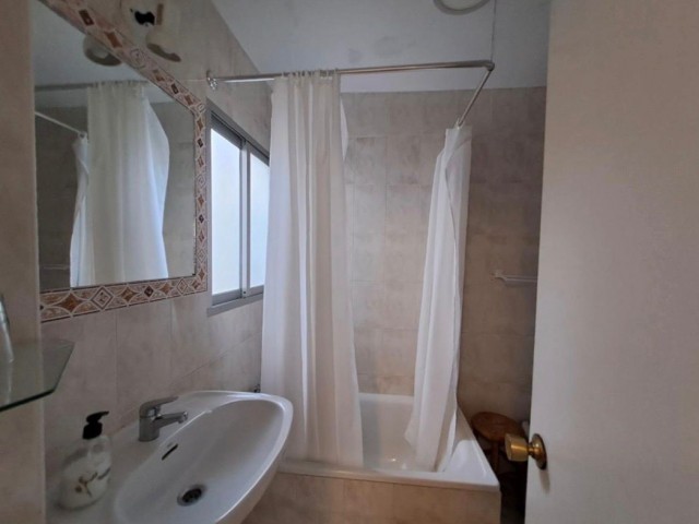 Commercial avec 0 Chambres  à Marbella