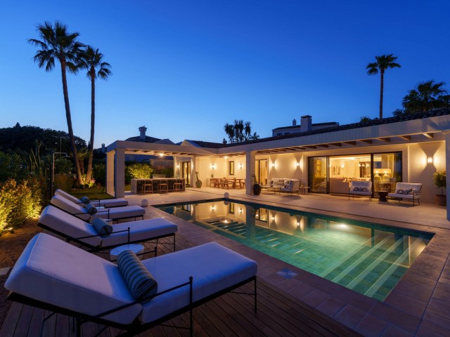 Villa con 4 Dormitorios  en Nueva Andalucía