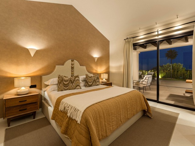 Villa con 4 Dormitorios  en Nueva Andalucía