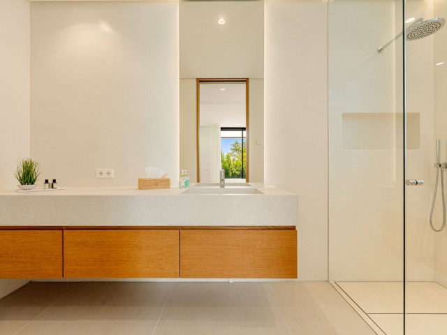 6 Makuuhuoneen Huvila Guadalmina Alta