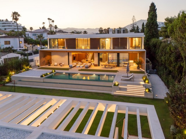 6 Makuuhuoneen Huvila Guadalmina Alta