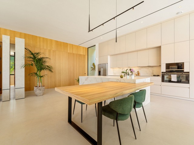 6 Makuuhuoneen Huvila Guadalmina Alta