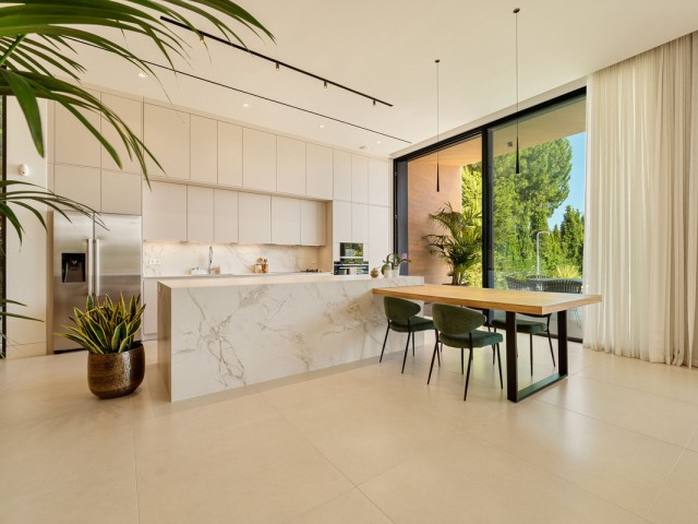 6 Makuuhuoneen Huvila Guadalmina Alta