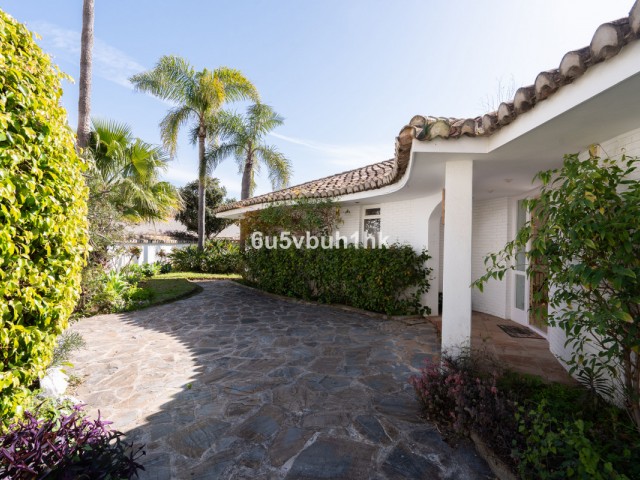5 Bedrooms Villa in Calahonda