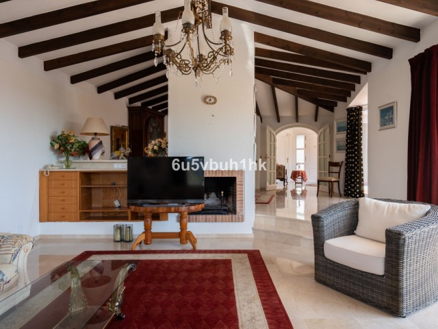 5 Bedrooms Villa in Calahonda