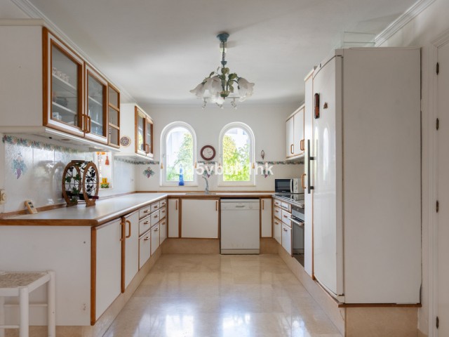 5 Bedrooms Villa in Calahonda