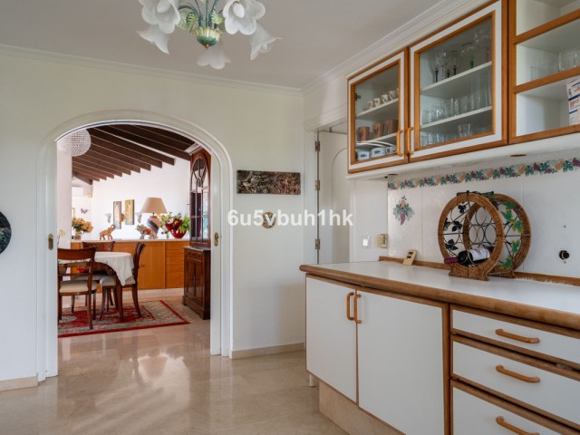 5 Bedrooms Villa in Calahonda