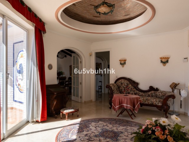 5 Bedrooms Villa in Calahonda