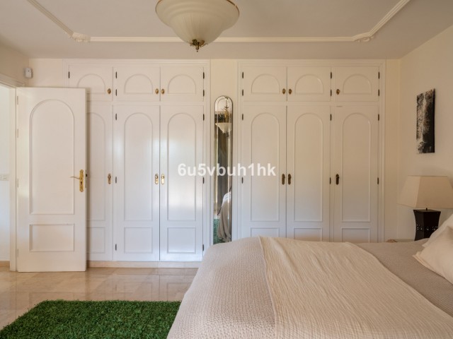 5 Bedrooms Villa in Calahonda