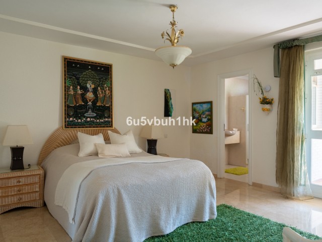 5 Bedrooms Villa in Calahonda