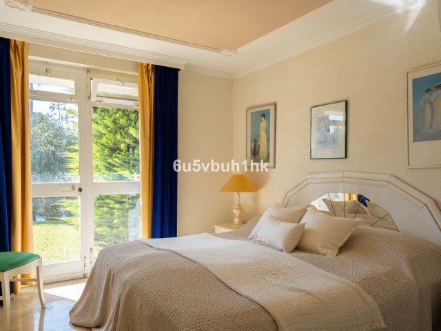5 Bedrooms Villa in Calahonda