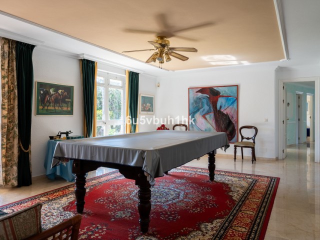 5 Bedrooms Villa in Calahonda
