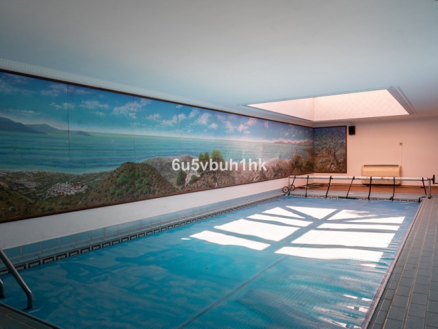 5 Bedrooms Villa in Calahonda