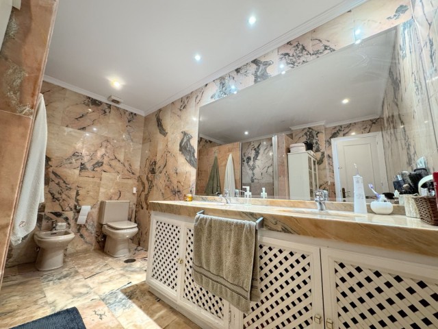 3 Bedrooms Apartment in Nueva Andalucía