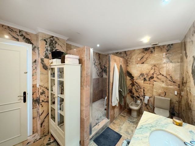 3 Bedrooms Apartment in Nueva Andalucía