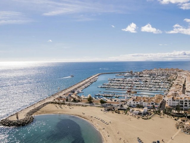 3 Bedrooms Apartment in Puerto Banús