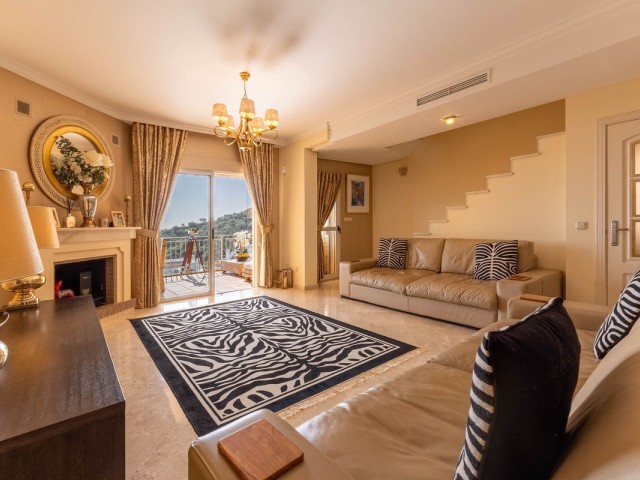 4 Bedrooms Apartment in La Mairena