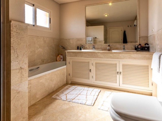 4 Bedrooms Apartment in La Mairena