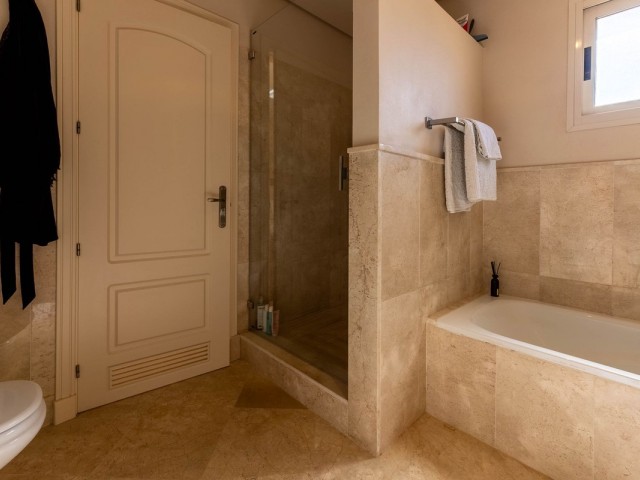 4 Bedrooms Apartment in La Mairena