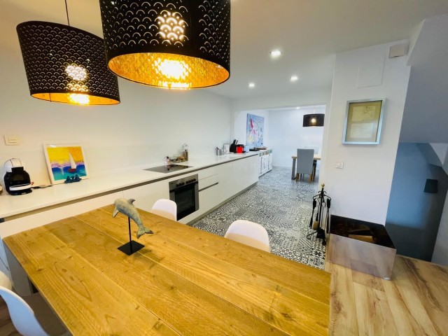 3 Bedrooms Townhouse in Istán