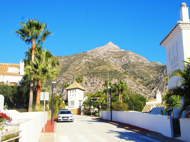 3 Bedrooms Townhouse in Istán