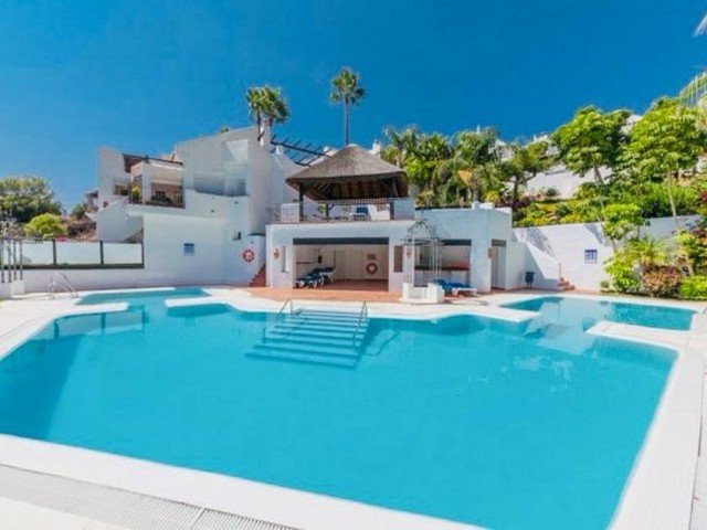 3 Bedrooms Townhouse in Istán