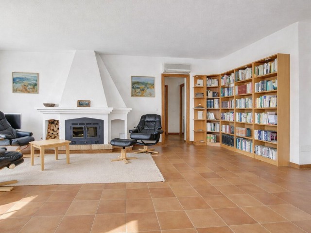 3 Bedrooms Apartment in Istán