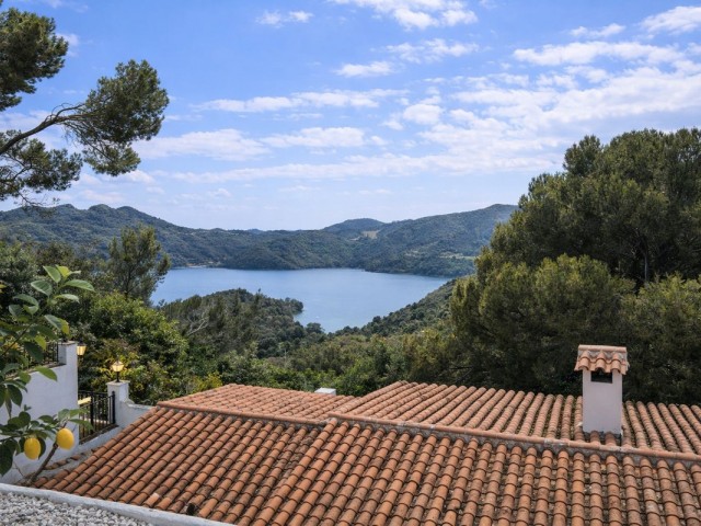 3 Bedrooms Apartment in Istán