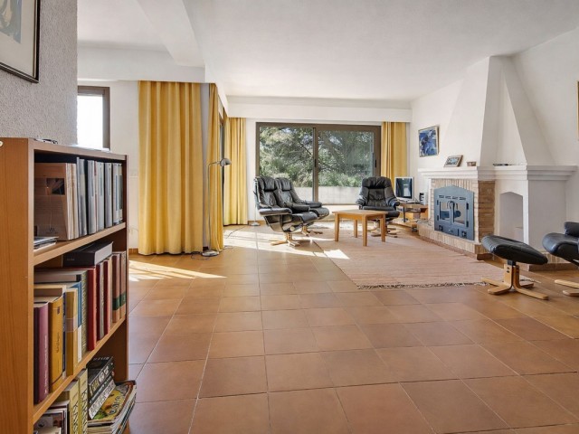 3 Bedrooms Apartment in Istán