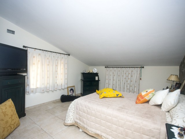 5 Bedrooms Villa in Coín