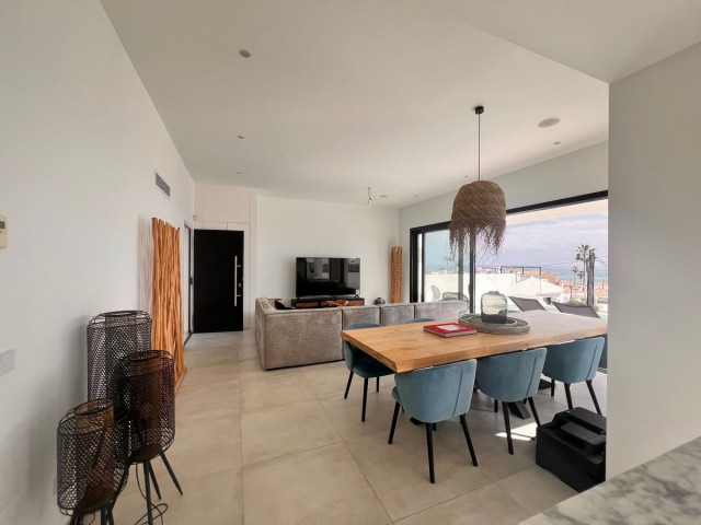 5 Bedrooms Villa in El Chaparral
